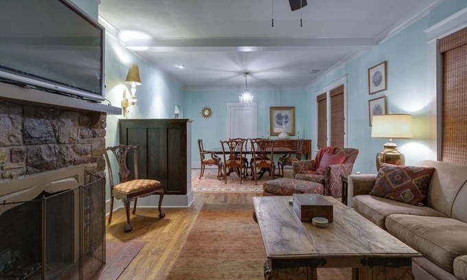 Cooper-Young Historic District Casa | Dynamite Cooper Young Craftsman