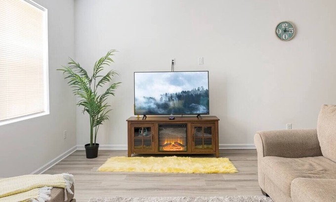 Oakdale Casa | 3Br/2Ba home, Near Whitewater Ctr, Uptown, Airport