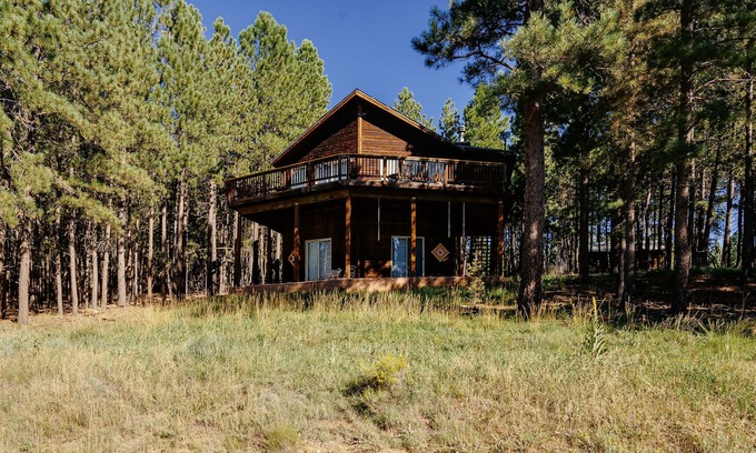 Angel Fire Casa | 3BR 2BA house close to National Forest, 7 minutes to ski area