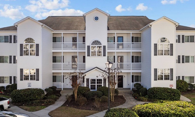 Socastee Condominio | 3BR/2BA Intracoastal Condo, Water Views , SMART TVs , Self Check-in
