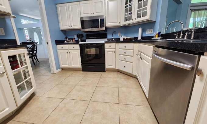 Gainesville Casa | 3BR/2BA, King Bed, Gated Golf Community, <20 Mins to Campus!