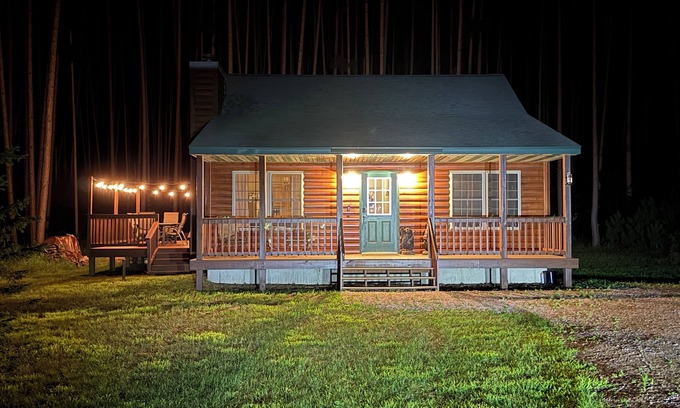 Nekoosa Casa | 3BR 2BA Log Cabin in Lake Arrowhead--10 min to Sand Valley Golf