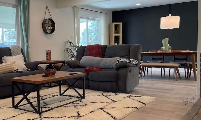Arden-Arcade Casa | 3BR/2BA Modern & spacious home close to the River