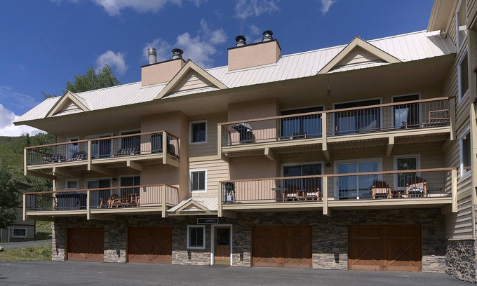 Crested Butte Condominio | 3br/2Ba,Mt view,hot tub,free shuttle! Summer is on the way!
