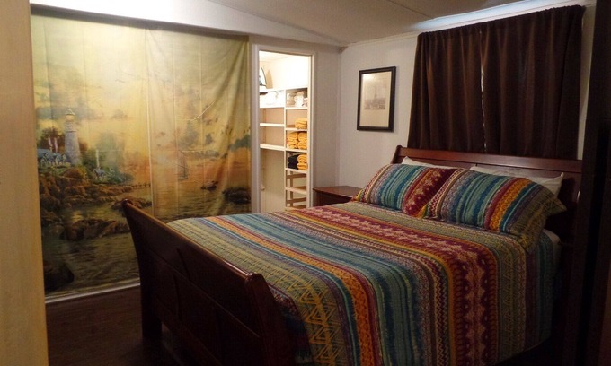 Clinton Casa | 3br/2ba, Pets Allowed, Wash/Dryer, Work Building, Amenities