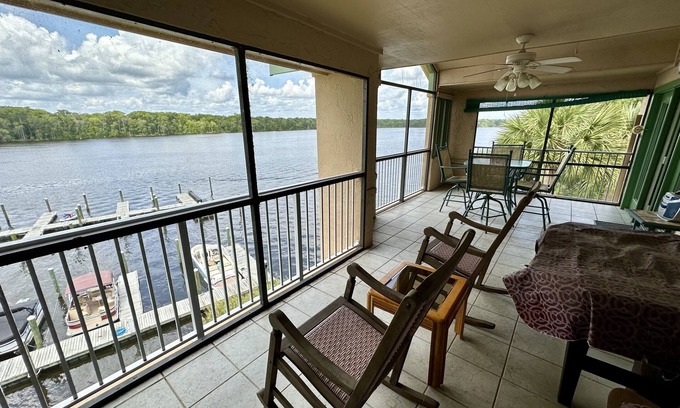 Welaka Condominio | 3BR / 2BA Welaka Condo en St. Johns River- Magníficas puestas de sol