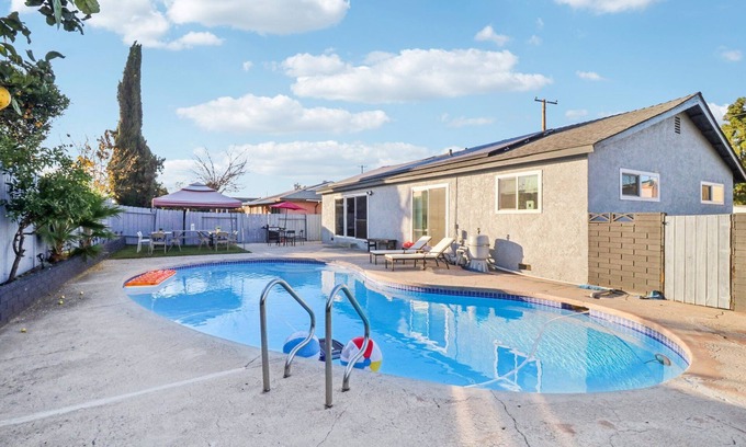 El Cajon Casa | Spacious 3BR w Pool, Garage, King Bed, Ranch Style