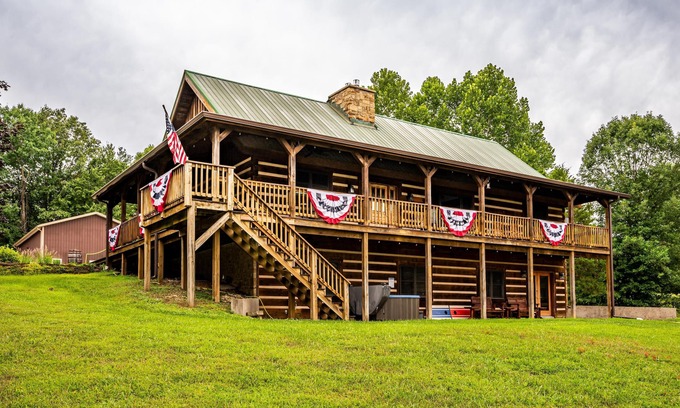 Nashville Cabina | 3BR, 3.5 BA. Log Cabin