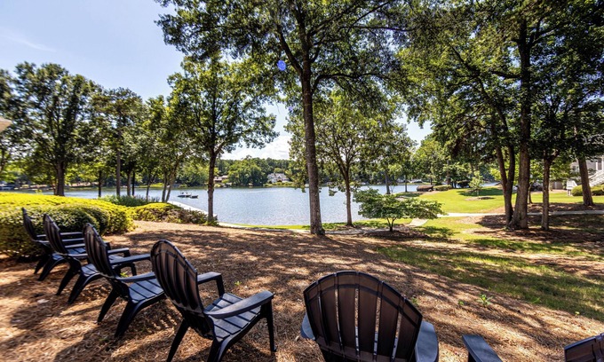 Lake Oconee Casa | 3BR/3BA cottage within gated Reynolds Lake Oconee and Marina Cove.
