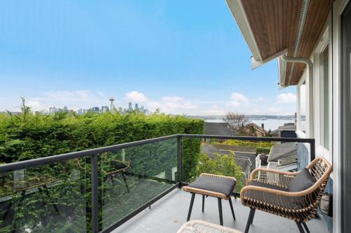 Lower Queen Anne Casa | 3BR 3BA Kerry Park Retreat in Queen Anne