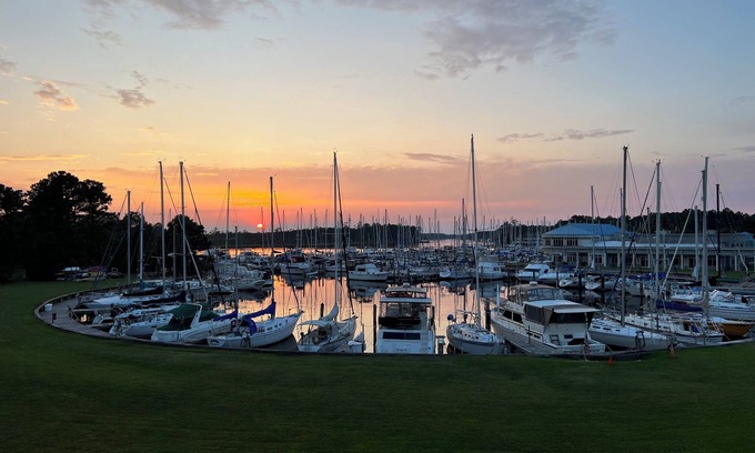 Fairfield Harbour Casa | 3BR/3BA Updated Townhome on the Marina — 3 decks and great sunsets!