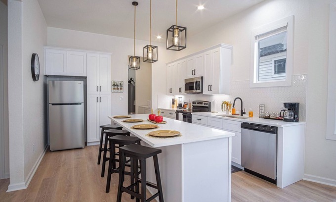 Eastside Promise Neighborhood Apartamento | 3BR 3BA Urban Escape Just Minutes From Downtown