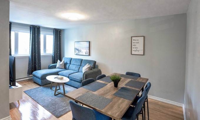 Laval-des-Rapides Apartamento | 3BR 6Beds 5min Walk distance to Metro, Free Parking, next to Place Bell AC