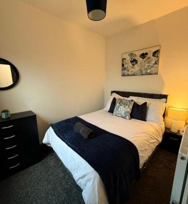 Thatto Heath Casa | 3BR Accommodation in St Helens - Sleeps 6