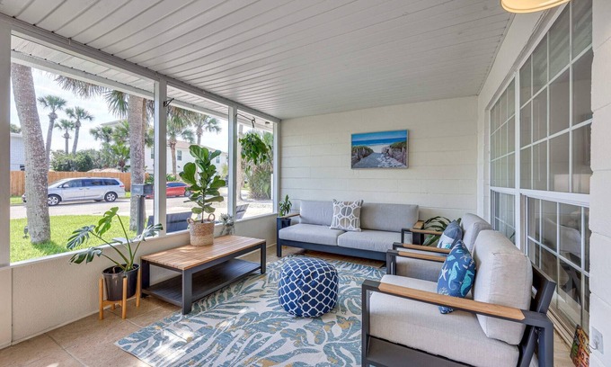 Jacksonville Cabaña | 3-BR beach bungalow w/ KING bed steps away from the sandy South Jax beach