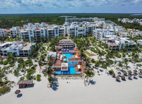 Playa Mujeres Apartamento | 3BR Beachfront Luxury Apt w/First Class Amenities