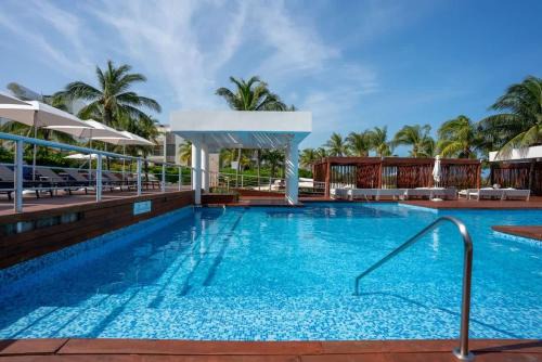 Playa Mujeres Apartamento | 3BR Beachfront Luxury Condo w/Great Features