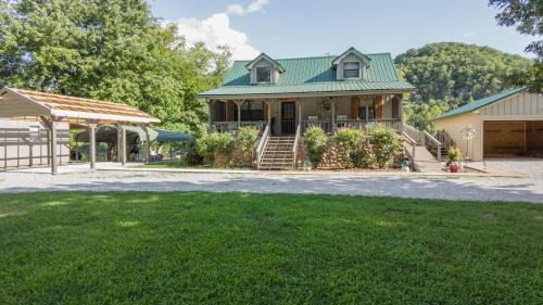 Mountain View Casa | 3BR Cabin On the White River with Boat Launch - Great Fishing - CCWC