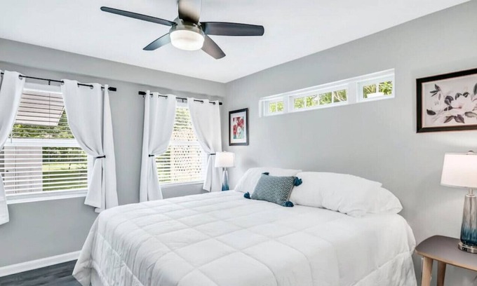 Cayce Casa | 3BR Cayce| Entire House | Sleeps 9