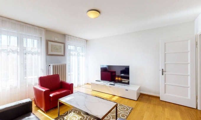 Seefeld Apartamento | 3BR city flat near Bellevue! SF6