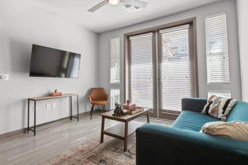 Downtown Phoenix Apartamento | 3BR Cozysuites RORO Pool, Pets, Parking 6&12