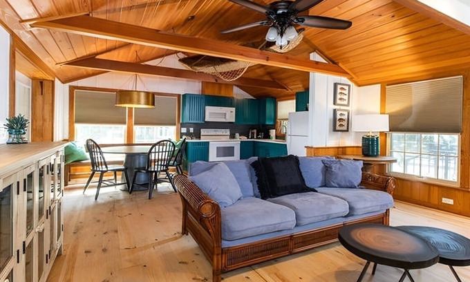 Captiva Hotel | 3BR Family Cottage | Porch | Pools | Free Parking | Tropical Captiva Stay