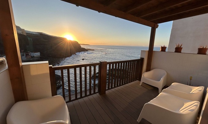 Caleta de Arriba Chalet De Esquí | 3BR Fronton Wave - Ocean View & Parking