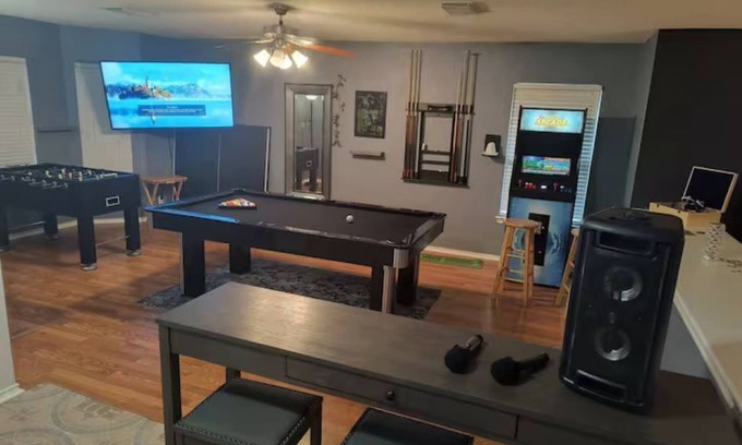 Braun's Farm Casa | 3BR Fun Retreat: Game Room & Attractions Nearby!