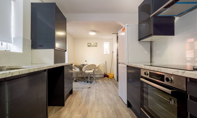Wallasey Casa | 3BR Haven Retreat in Wallasey with FREE Parking