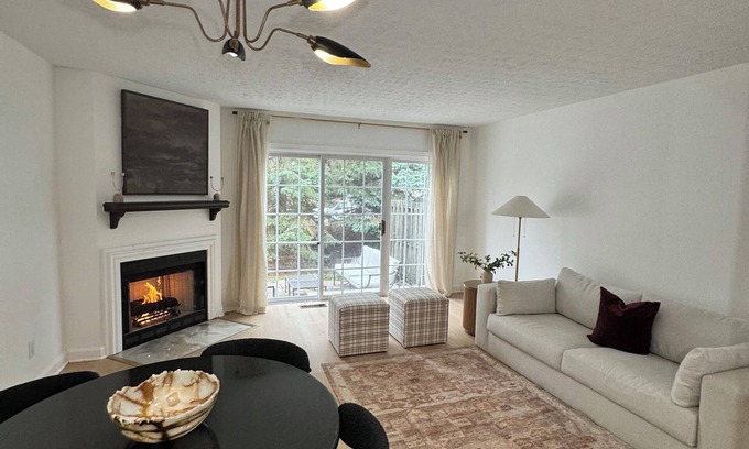 Hilliard Condominio | 3BR Hilliard Luxury Condo: 5min Walk to Target, 10min Walmart, 10min Drive OSU!