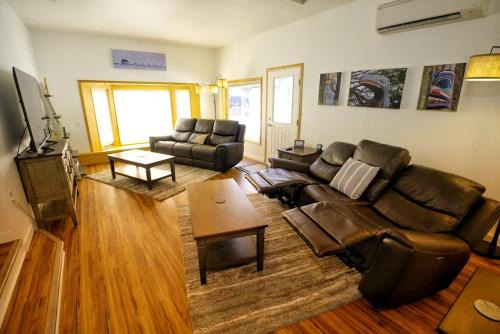 Back Loop Casa | 3br Home In Valley - King Beds & Bunk Beds