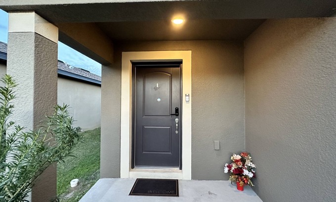 Brooksville Casa | 3BR Home, Modern Amenities, Patio - FL Escape Awaits!