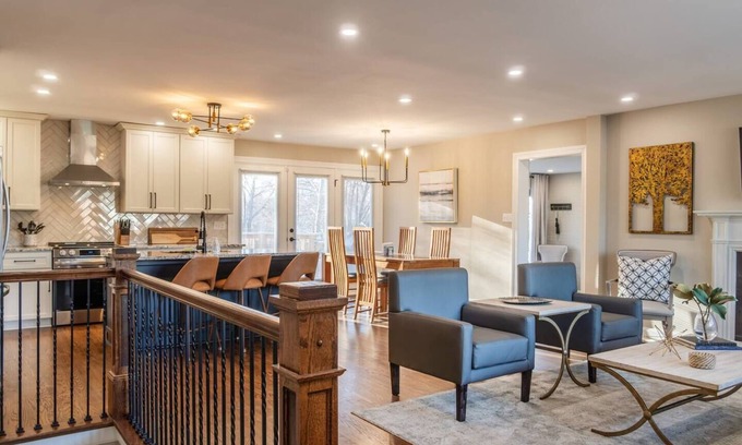 Hayfield Dundee Casa | 3BR Home Near EVERYTHING | King Beds | Game Room
