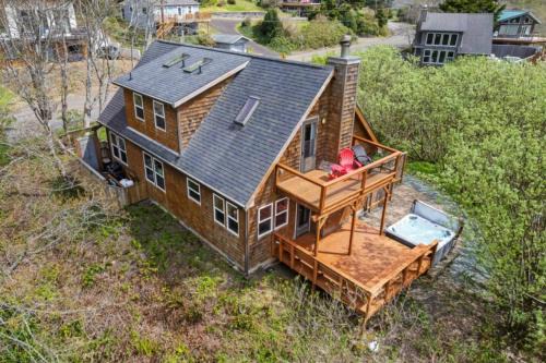 Neahkahnie Beach Casa | 3br Hot Tub Ocean Views & King Beds Near Beach