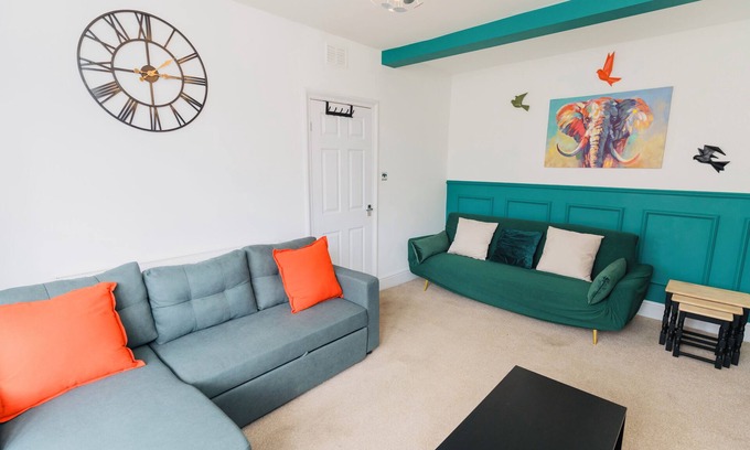 Leicester Casa | 3BR House-5 Beds-Drivewayx2-WiFi 500Mbps-7 Guests (5 ⭐️⭐️⭐️⭐️⭐️ Ratings Airbnb)