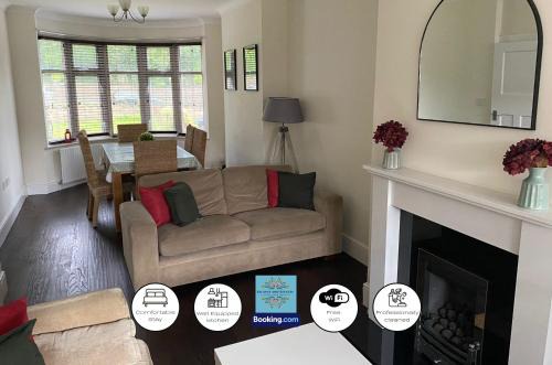 Birmingham Apartamento | 3BR House By Escape & Estates Short Lets & Serviced Accommodation Birmingham With Private Garden & Free WiFi