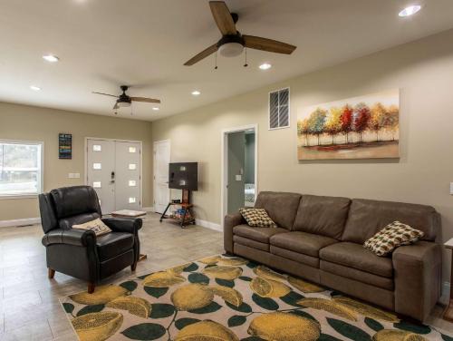 Mountain Home Casa | 3BR House By Lake with BBQ Fire Pit & EV Charger