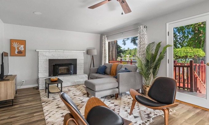 Maple Heights-Lake Desire Casa | 3BR House in Renton - Three Bedroom House, Sleeps 6