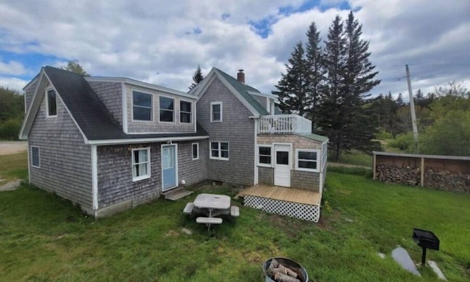 Brooklin Casa | 3BR House Plus Bonus 1BR Apt at The Rockbound House 1Hr to Acadia National Park