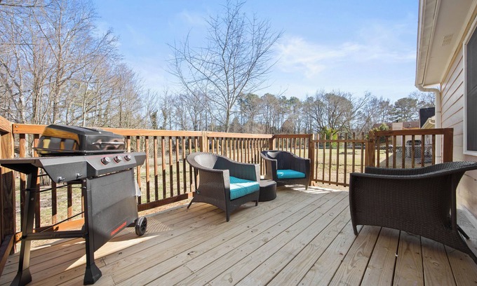 Lawrenceville Apartamento | 3BR House with Patio + Sunroom + Grill