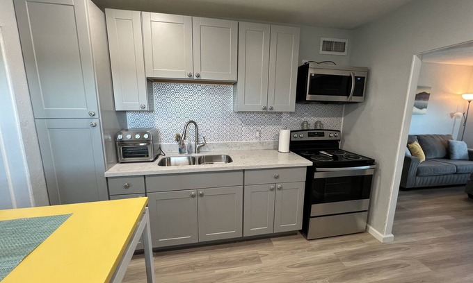 Townsite Casa | 3BR house with yard near Water St