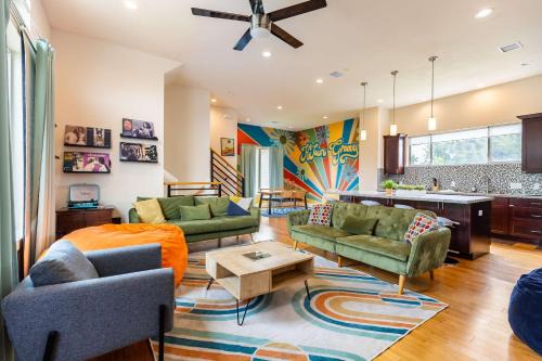 Greater East End Casa | 3BR Houston House with Rooftop & Skyline View