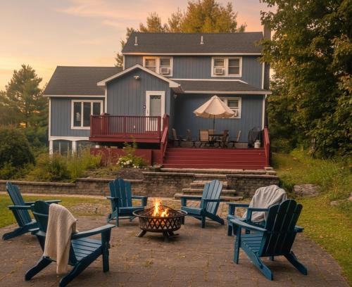 Lake Luzerne-Hadley Apartamento | 3BR Lake Luzerne Retreat with Game Room & Hot Tub