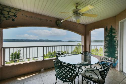 Hollister Casa | 3BR Lake View Condo - Stairs Required - Close to Marina - Pool -FREE TICKETS INCLUDED - 700EP