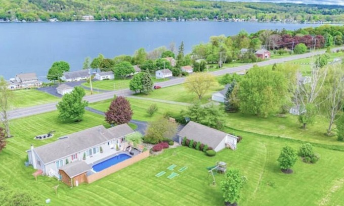 Penn Yan Casa | 3BR Lakeview-HotTub-Firepit-Gameroom-PuttPutt