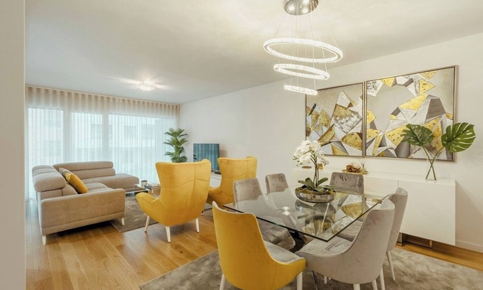 Sao Domingos de Benfica Apartamento | 3BR Luxury w/Pool in Benfica