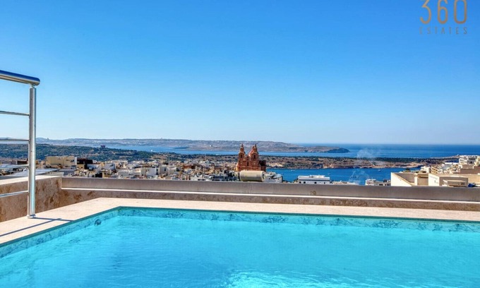 Mellieha Apartamento | 3BR Maisonette w/ Terrace, Pool Access & Sea View