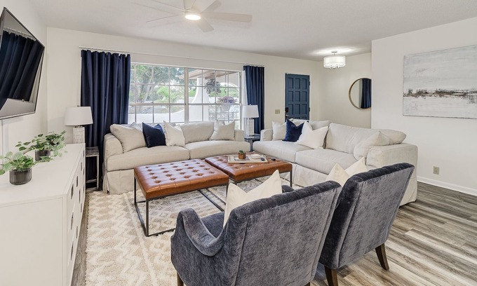 Cypress Gardens Casa | 3br Modern home w/hot tub>5min from LEGOLAND