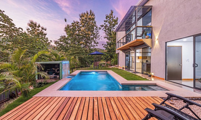 Puerto Carrillo Villa | 3BR - Mountain view - Amazing Pool - 5min Beach - Daily Monkeys