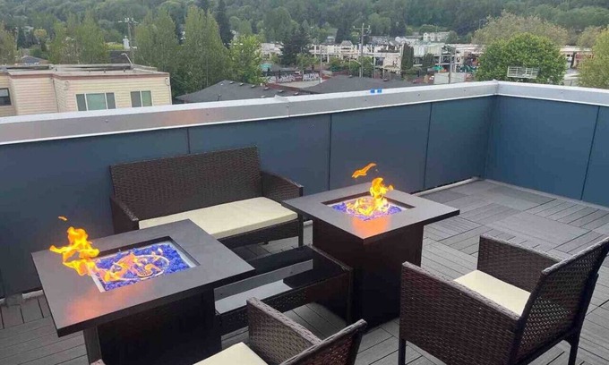 South Park Casa | 3BR Near Downtown, Rooftop Firepit, King bed, Parking